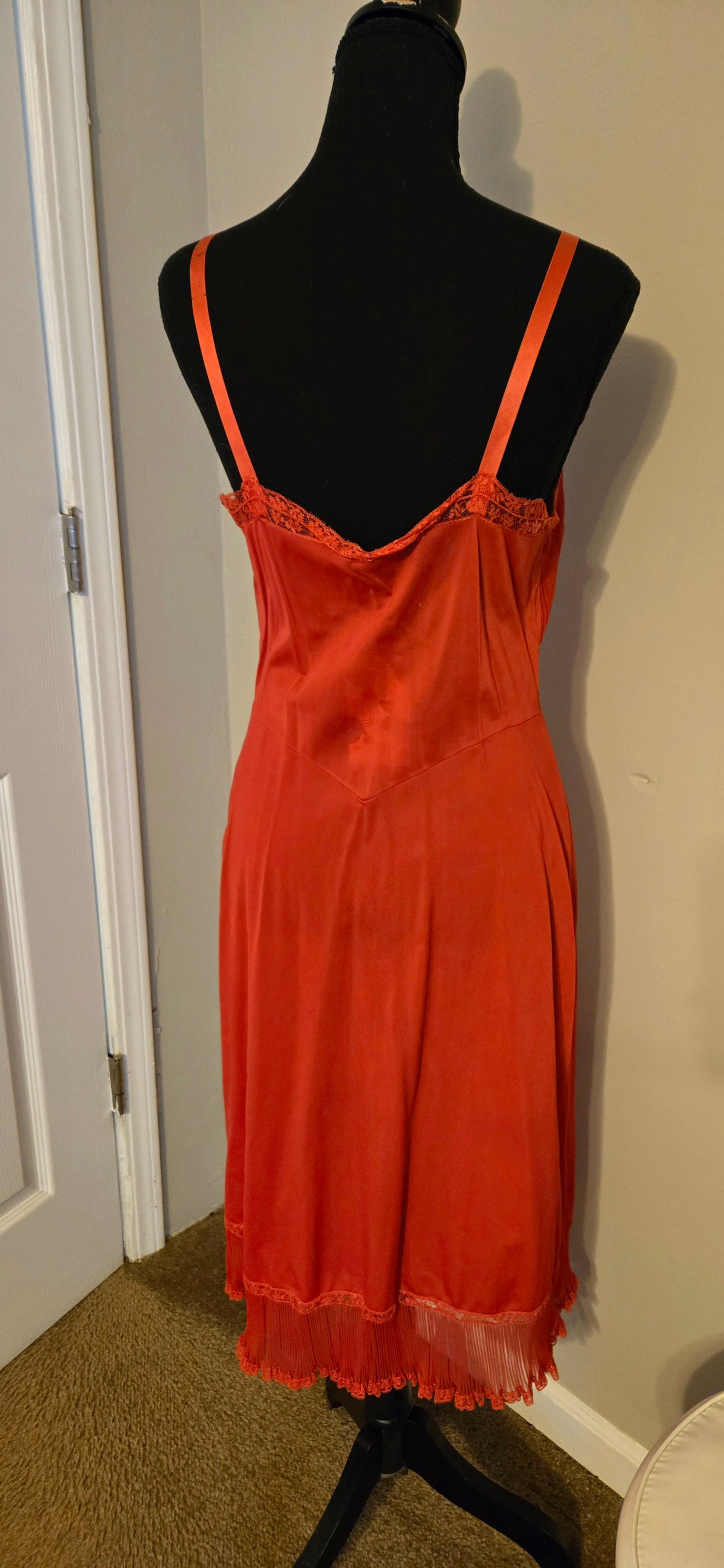 Shadowing Tricot Red Slip