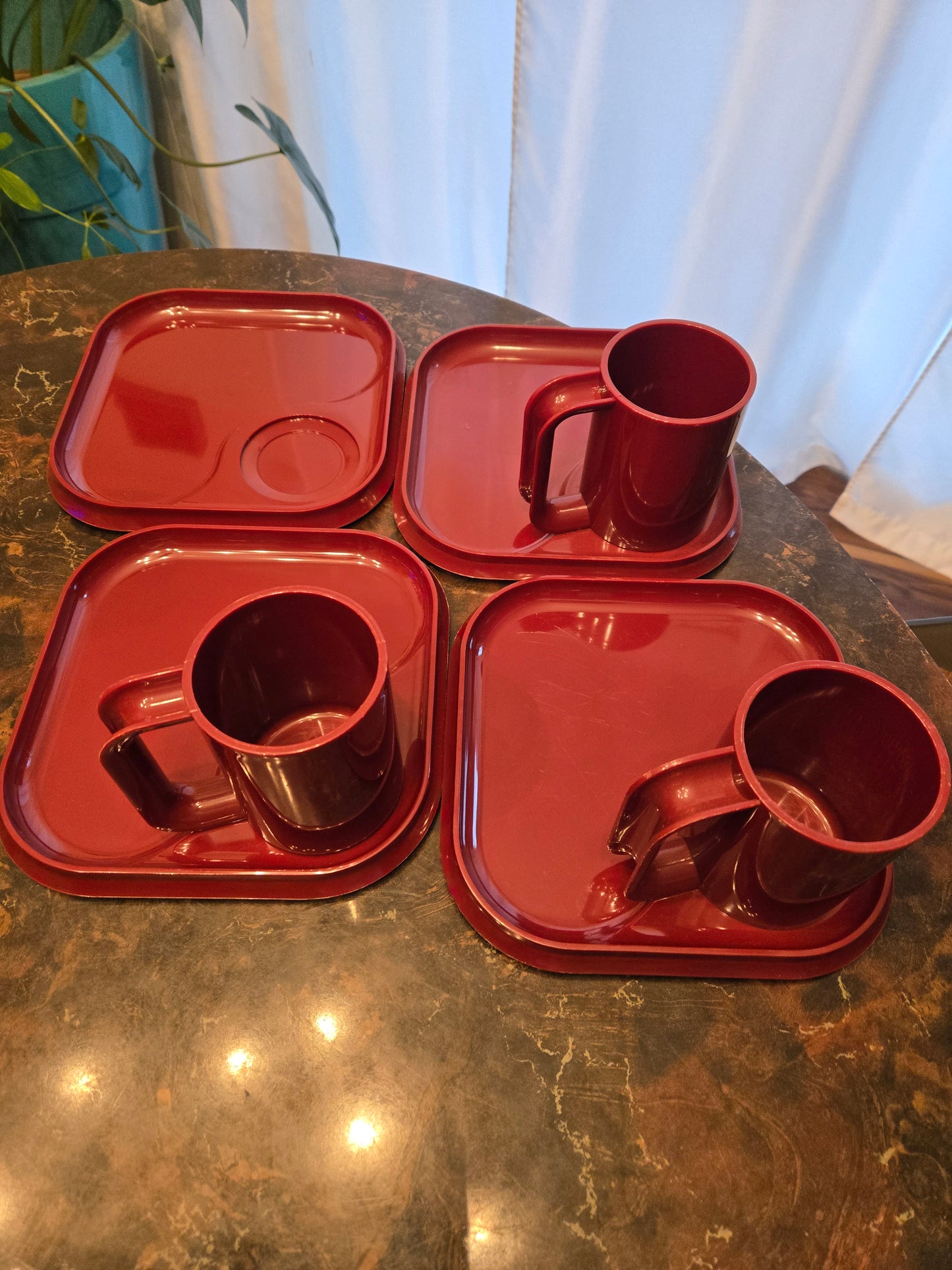 VTG Heller Ingrid Ltd Chicago Snax Plates & Mugs Red/Burgundy