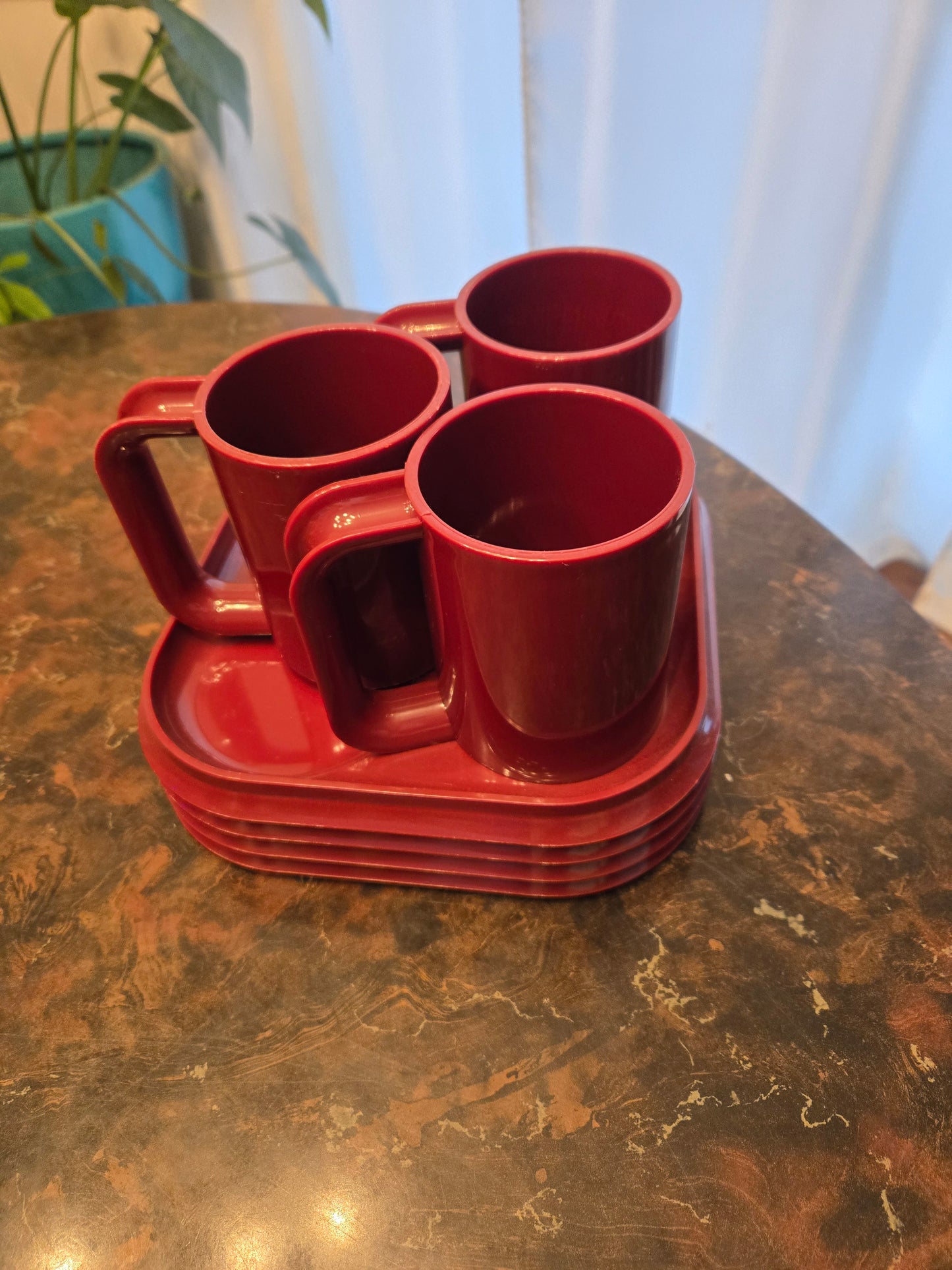 VTG Heller Ingrid Ltd Chicago Snax Plates & Mugs Red/Burgundy