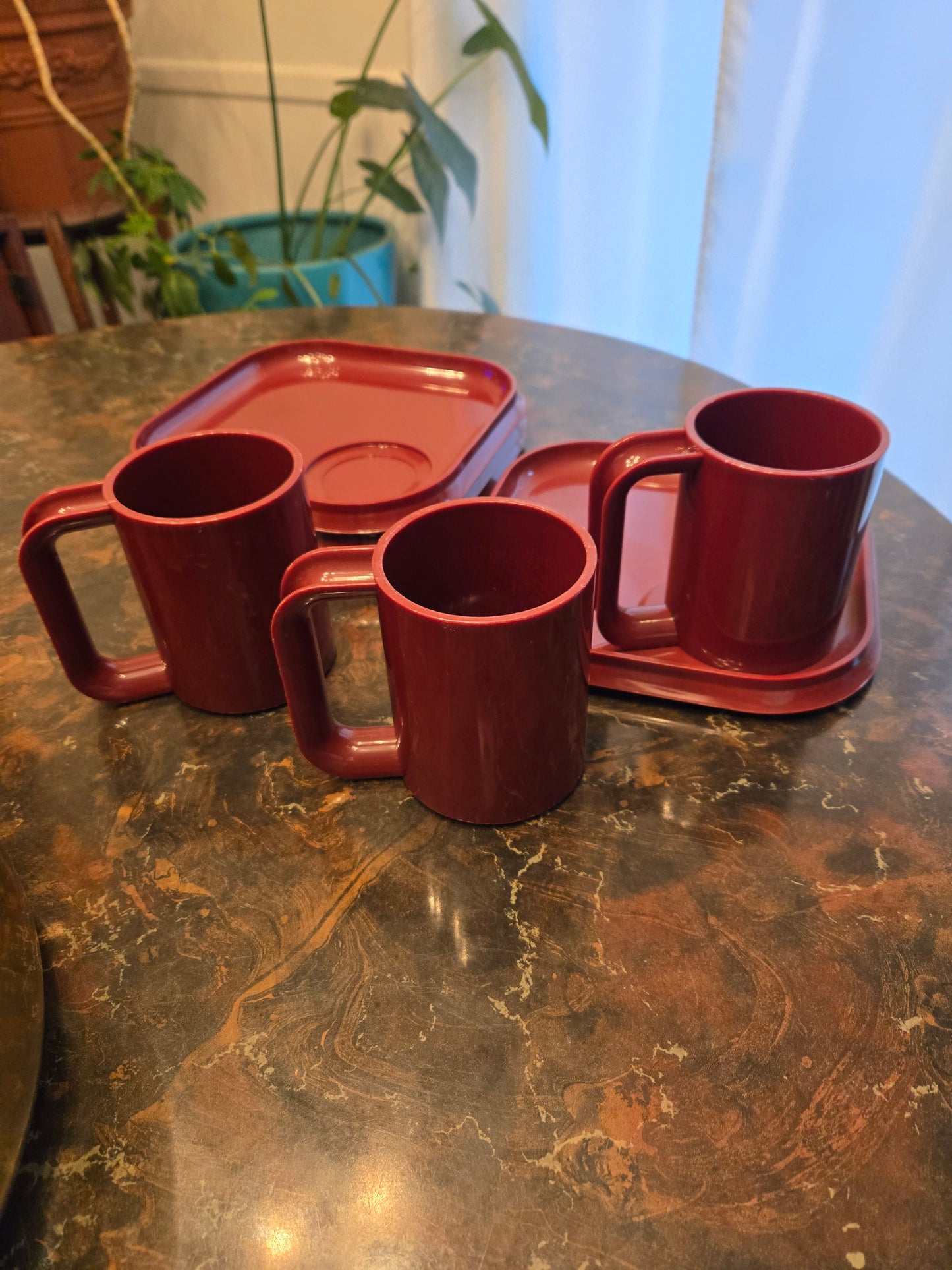 VTG Heller Ingrid Ltd Chicago Snax Plates & Mugs Red/Burgundy