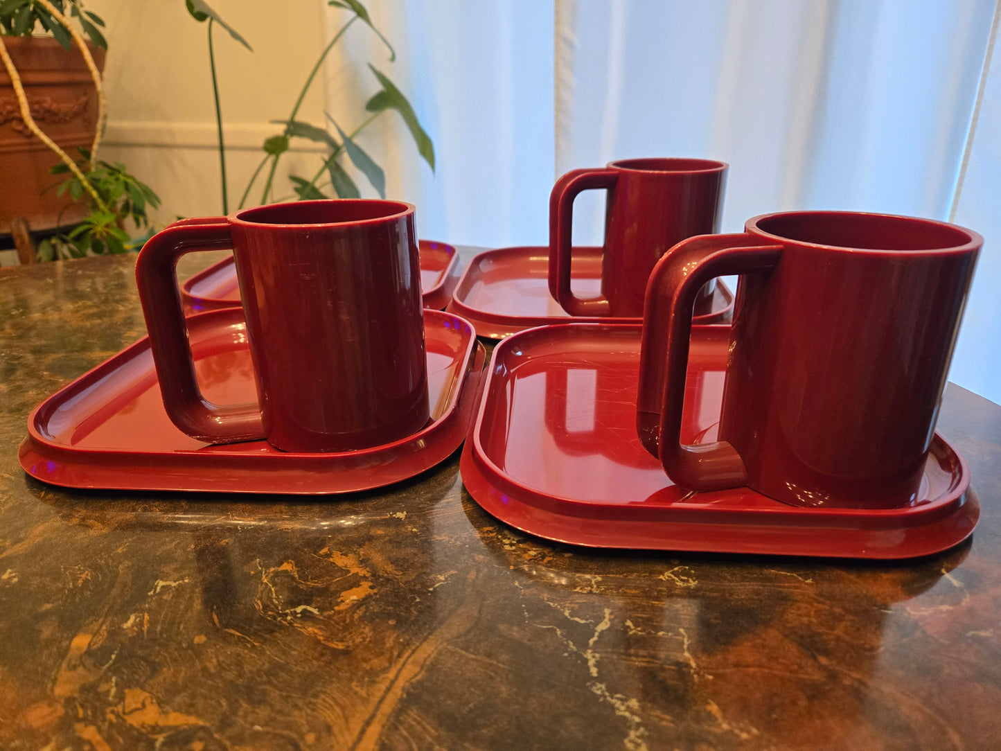 VTG Heller Ingrid Ltd Chicago Snax Plates & Mugs Red/Burgundy