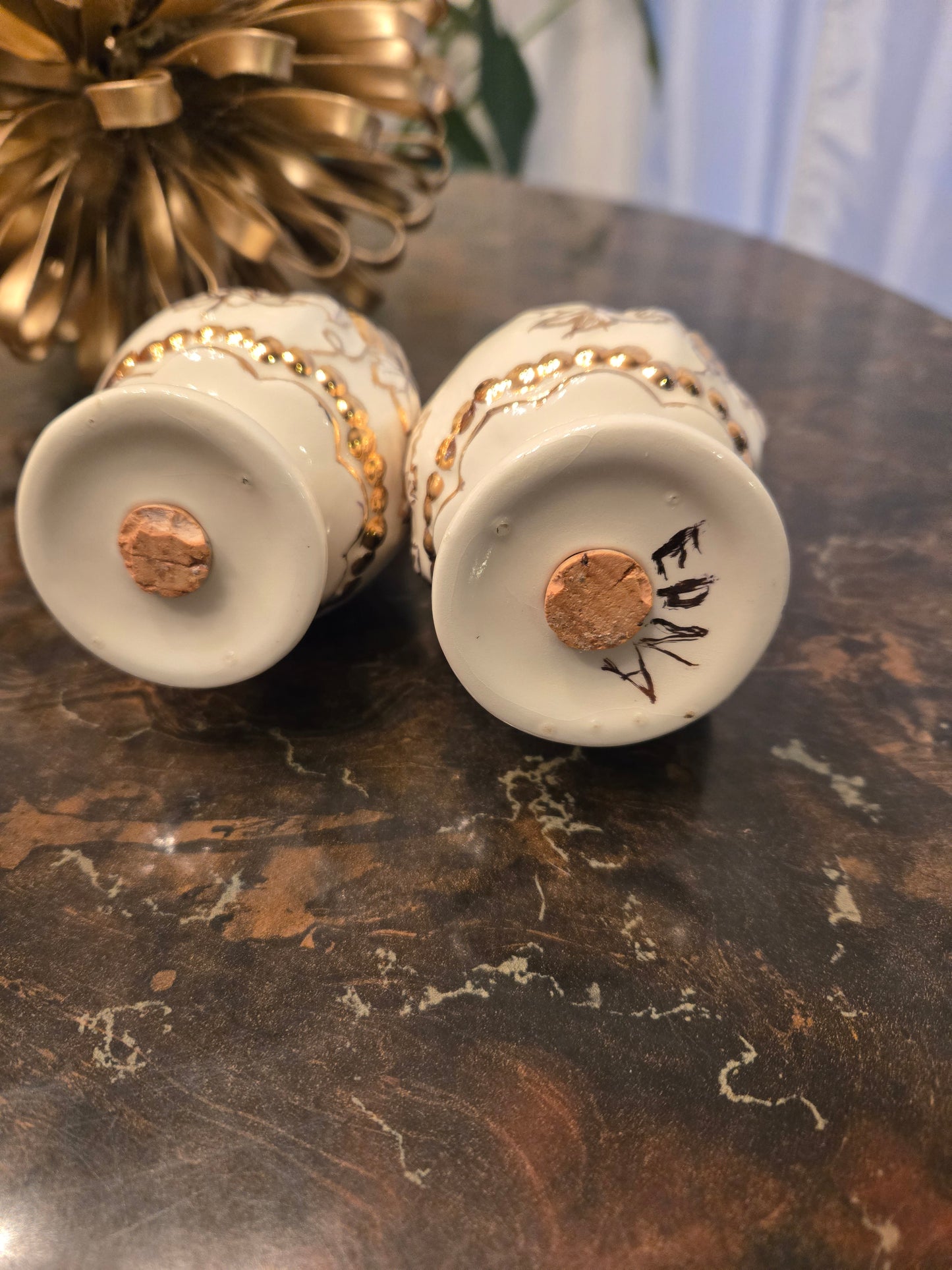 Grapevines Porcelain/22kt Gold SALT & Pepper Shakers