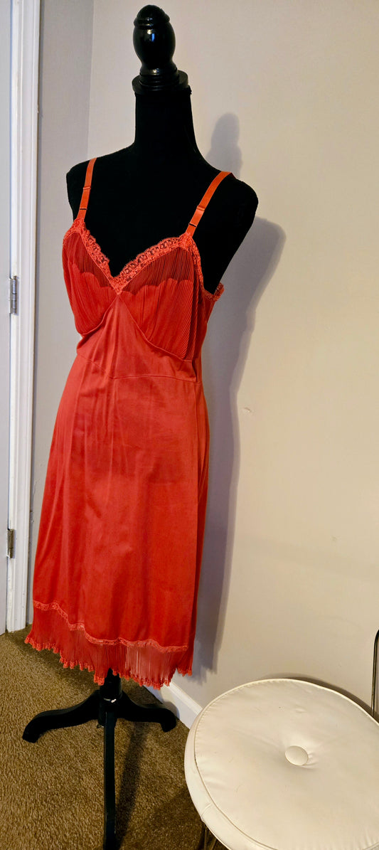 Shadowing Tricot Red Slip