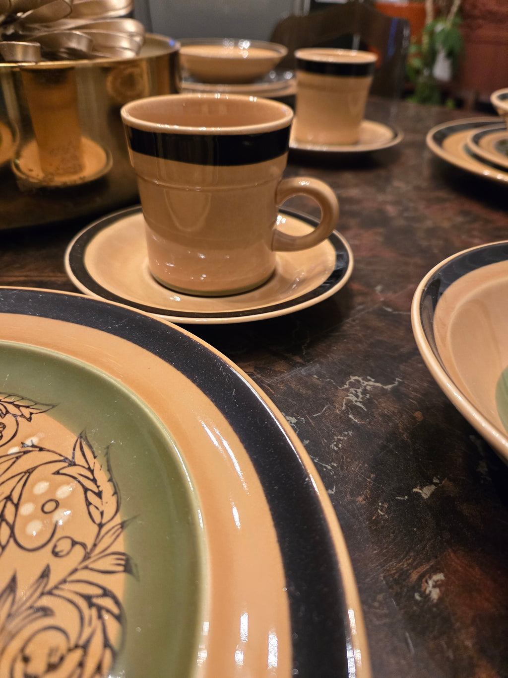 Vintage International Stoneware Japan Montezuma 38 Piece China/Dinnerware Set