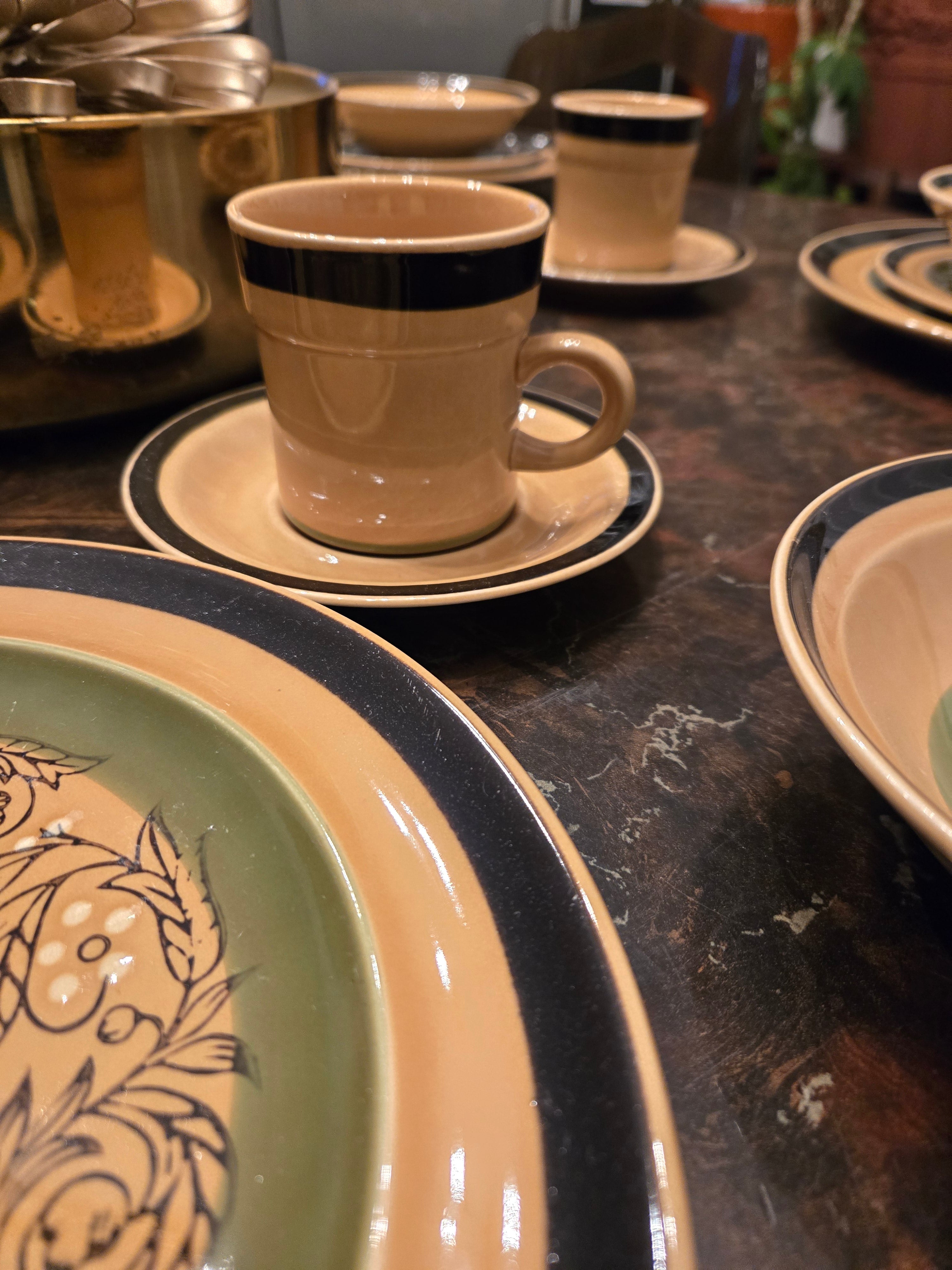 Vintage International Stoneware Japan Montezuma 38 Piece China/Dinnerware Set