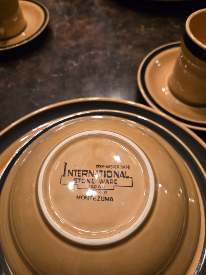 Vintage International Stoneware Japan Montezuma 38 Piece China/Dinnerware Set