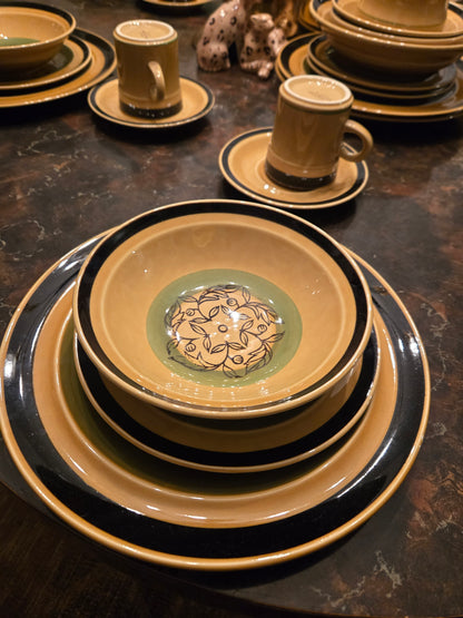 Vintage International Stoneware Japan Montezuma 38 Piece China/Dinnerware Set