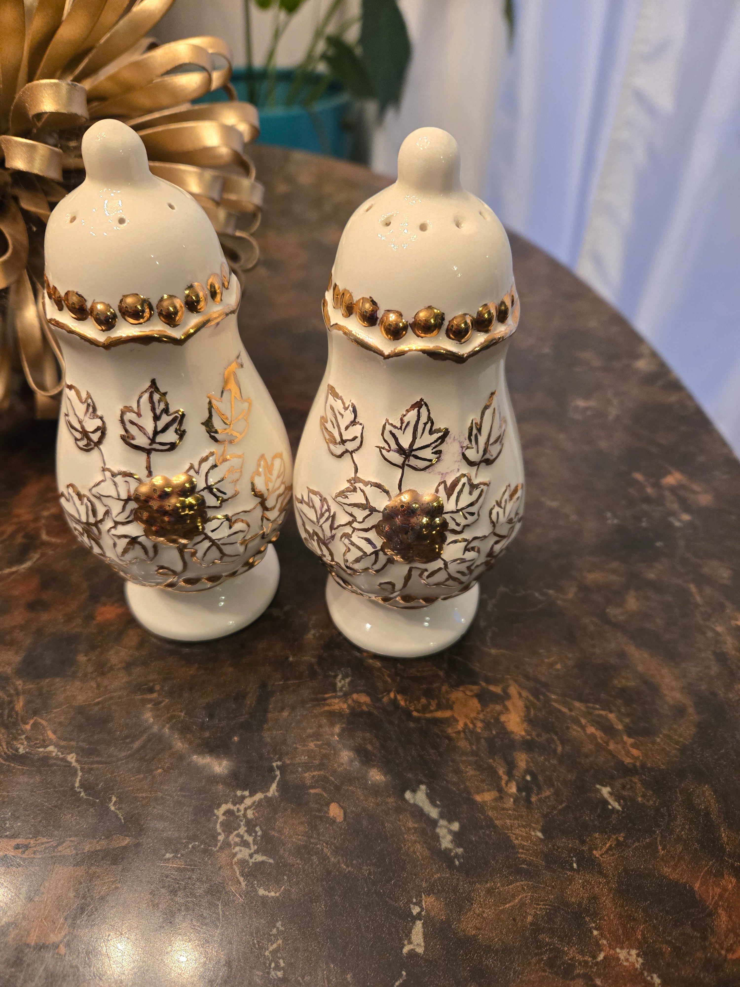 Grapevines Porcelain/22kt Gold SALT & Pepper Shakers