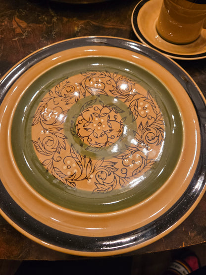 Vintage International Stoneware Japan Montezuma 38 Piece China/Dinnerware Set