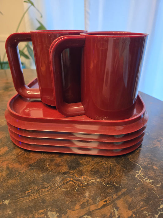 VTG Heller Ingrid Ltd Chicago Snax Plates & Mugs Red/Burgundy